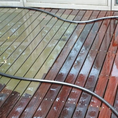 Terrasse en bois nettoyée
